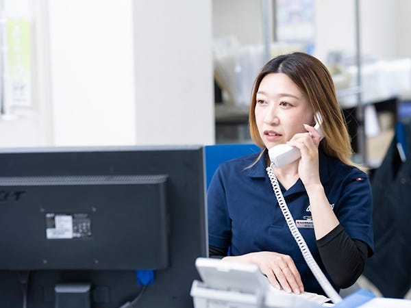 事務ではありますが、実はPC作業よりお客様と電話する時間の方が長いくらい。「人と話すのはけっこう好き」という方にピッタリです。