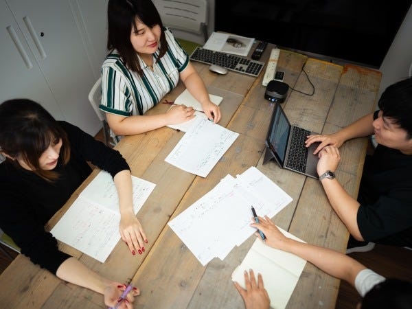 皆で協力し合いながら仕事を進める文化です！