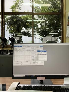 開発課＿ソフトを使って布の設計図を作製する作業