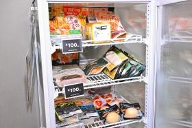 サラダやおかずがほぼ半額。コーヒーやお茶など飲み放題です