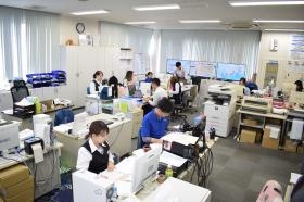 山岸運送 大柳物流センター 社内です。