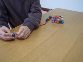 児童デイサービス芳泉「手指練習」