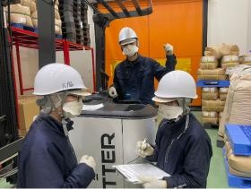 新工場内での作業風景