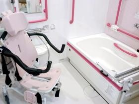 デイサービスではリフト付きの個浴があります