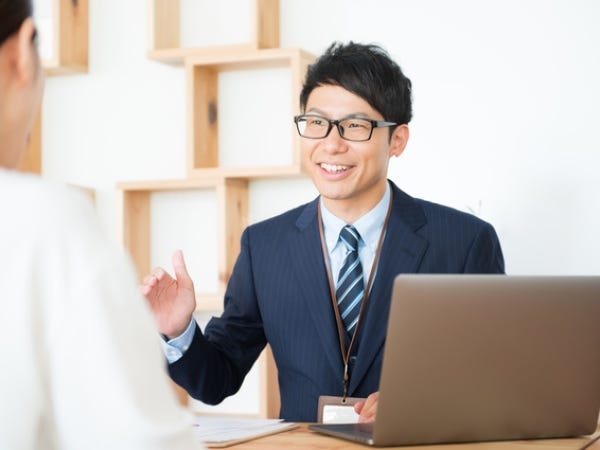 その方にあった提案をしてもらいますので、笑顔が素敵な方が活躍できる職場です