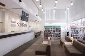 ソファ席での接客なので、立ちっぱなしにならず快適に働けます！