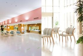 医療棟：１階エントランスホール