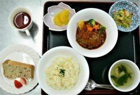 館内厨房で完全手作りの美味しいお昼ご飯 ハンバーグ