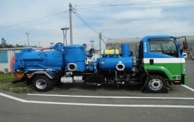 工場内の集塵・運搬業務に使う車輌です。工場内をまわります。