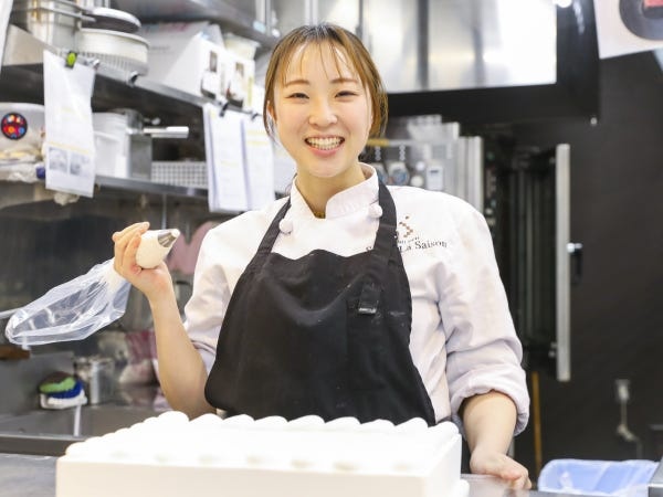パティシエ（または他業種での製菓実務経験ある方歓迎）