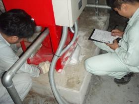 消火ポンプユニット 点検作業中