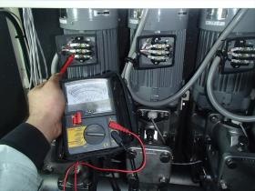 増圧給水ポンプユニット 点検作業中