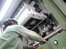 上砂型が下砂型と重なり溶湯が入る空洞が出来ます