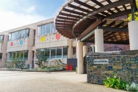 学校法人 牛田学園 正門