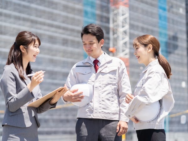 管理事務として建築物の写真撮影や日程調整などお任せします！施工計画書を見て、人員配置と施工方法をチェック