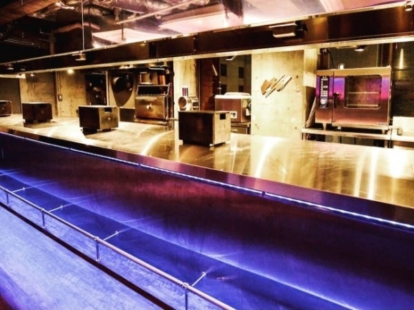 サービススタッフ・ラグジュアリー・国内外の著名人（ジャンル不問・海外居住経験や留学経験のある方は大歓迎）