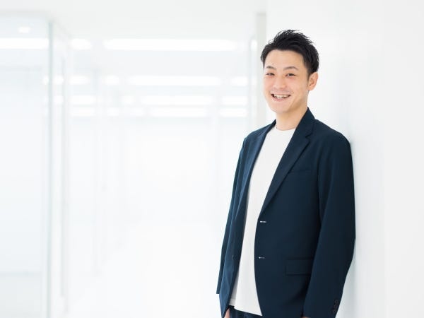 メンター制度があり、入社後は先輩から学びながら研修を実施、その後OJTでキャッチアップしていただきます。