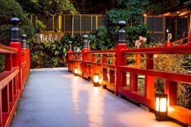 野天風呂へ向かう橋