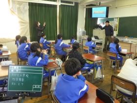 小学校への出前授業（津波からの防災をテーマ）