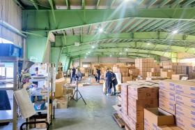 倉庫 エアコン完備！出荷作業しやすいです！