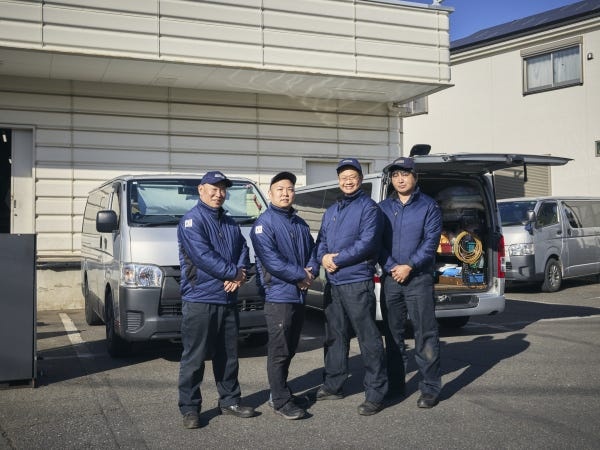 サービスグループの現場メンバーです！上司や先輩との距離も近く相談しやすい環境です。