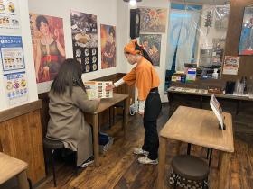 天保山店 接客風景