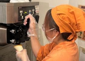 天保山店 作業風景