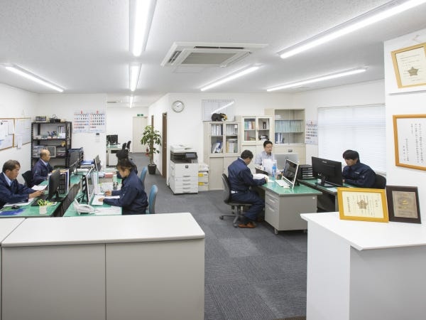 最近移転したキレイなオフィスです。内勤職ですので快適にお仕事ができます。