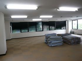 奥沢営業所 広い仮眠室を備えております。