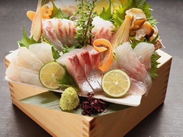 新鮮なお魚を美味しく調理して提供しています。巣鴨駅から徒歩1分と駅チカ♪勤務もしやすくおススメ。交通費全額支給＆賄い食事も有りです。