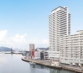 旭大橋から見た社屋外観です。対岸には長崎県庁があります。