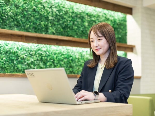 事務業務デビューの方も安心のフォロー体制！先輩社員が丁寧に説明・指導しますので、チームをサポートする仕事がしてみたい！という方は大歓迎！