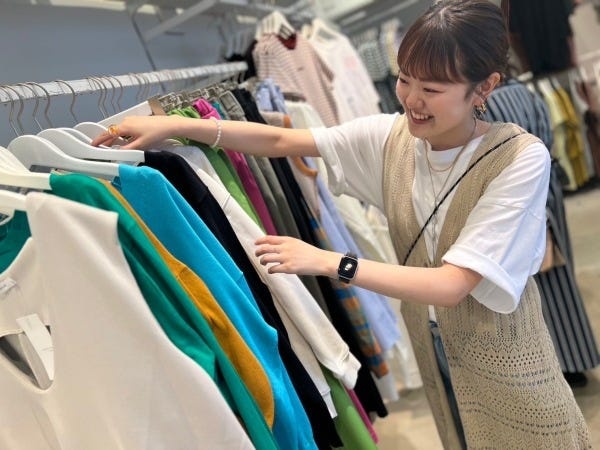 販売スタッフ・のアパレルスタッフ（車通勤可・未経験の方歓迎）