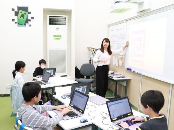 プログラミング教室の講師