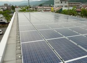 自然エネルギー普及・太陽光パネル１００枚 本社屋根