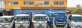 会社の外観・車両