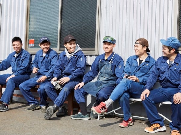 休憩時間には談笑する方やゆっくりされる方など様々ですが、よくコミュニケーションを取る職場です。