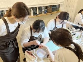 ベテランネイリストから定期的な研修を実施しています