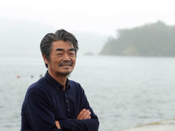 震災前から、漁業者でありながら、生産から加工、販売までを一貫して手がけ、水産業界における6次産業化の先駆け的な存在となっています。