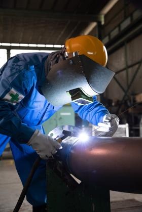 配管の溶接作業風景