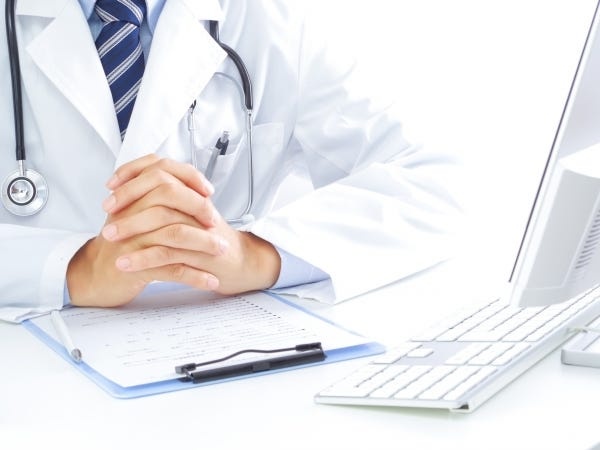 美容クリニックのSNS運用ディレクター・SNS運用ディレクター・企画（学歴不問・第二新卒歓迎）