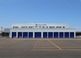 正面から見た社屋です