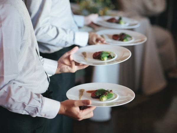 サービススタッフ（学歴不問・業界未経験者歓迎）