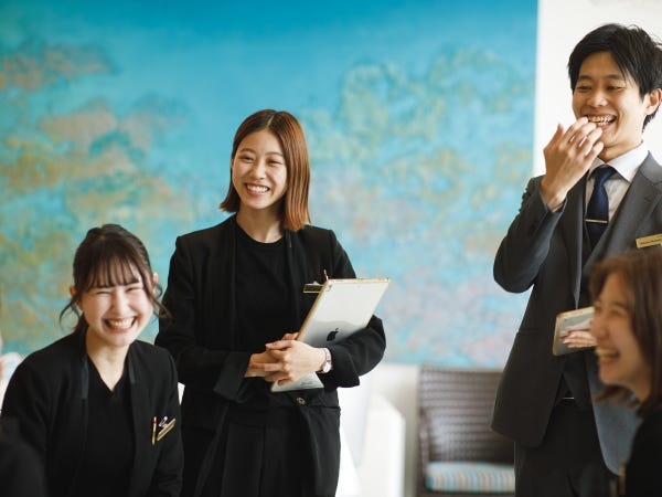 サービススタッフ（学歴不問・業界未経験者歓迎）