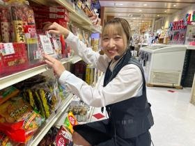 賞品の陳列をします。賞品管理や企画もします。