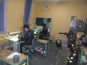 台金部門（腰入れ作業）