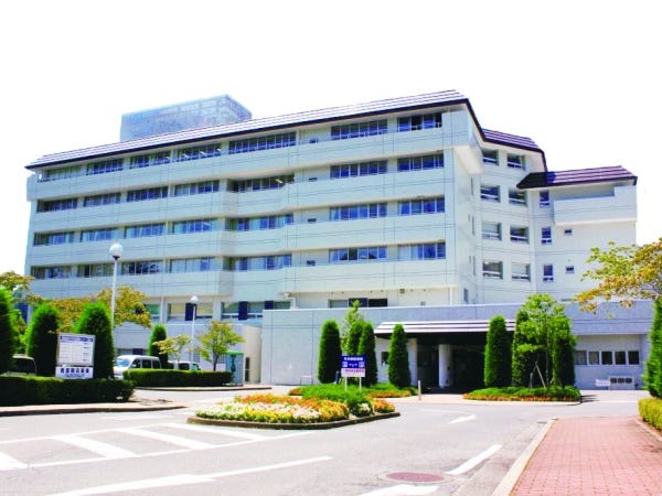 大学病院の跡地にオープンする病院なので、施設と駐車場はとても広いです。寮も敷地内にあります。