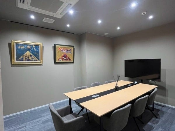 落ち着いた雰囲気の会議室もございます。