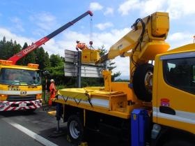 道路標識取替作業