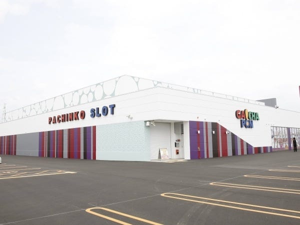 パチンコ店運営スタッフ・未経験者・第二新卒者